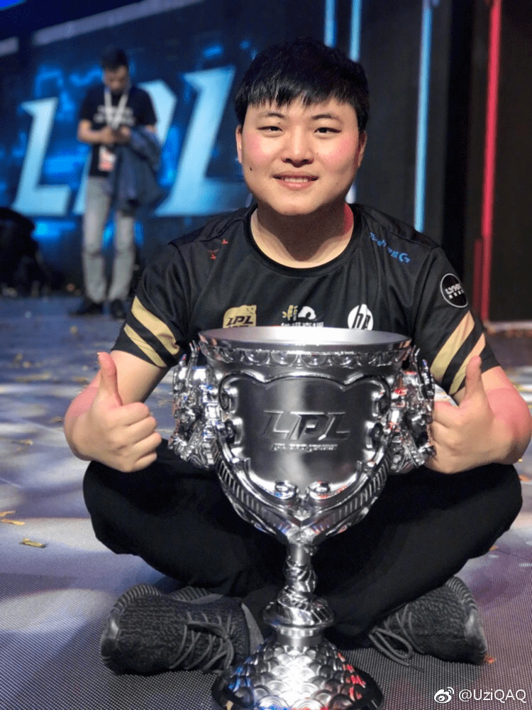 开云官方网站-IG引发争议!,Uzi官方宣布刷新纪录新规赢得满堂喝彩-开云官方网站