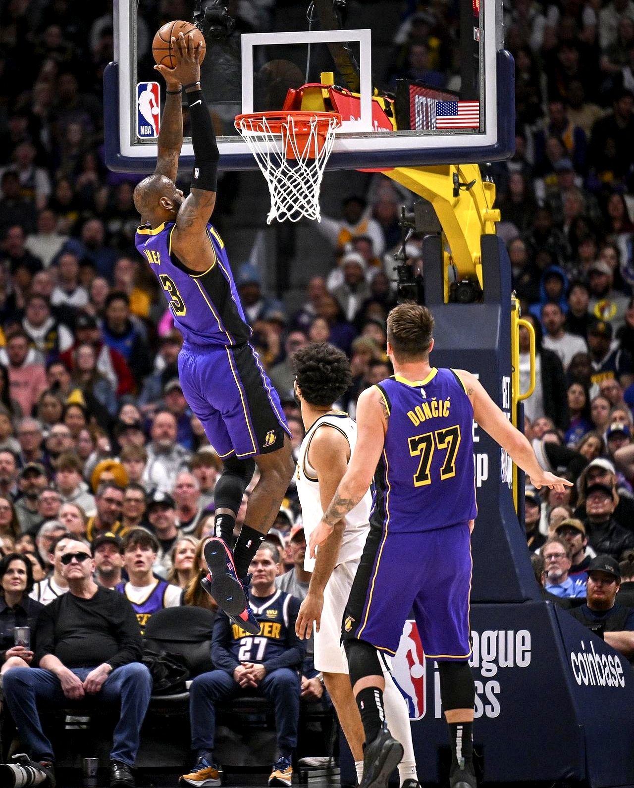 开云-浓眉哥重要时刻持续失利,DWG带队取胜!全场沸腾不已-开云